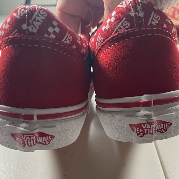 NIB VANS Unisex Red Logo Old Skool Sneakers Lace Up Tennis Shoes - Size 2.5 - Picture 9 of 10
